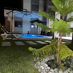 Villas De Luxe, Marina A Proximite
