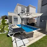 Villas De Luxe, Marina A Proximite