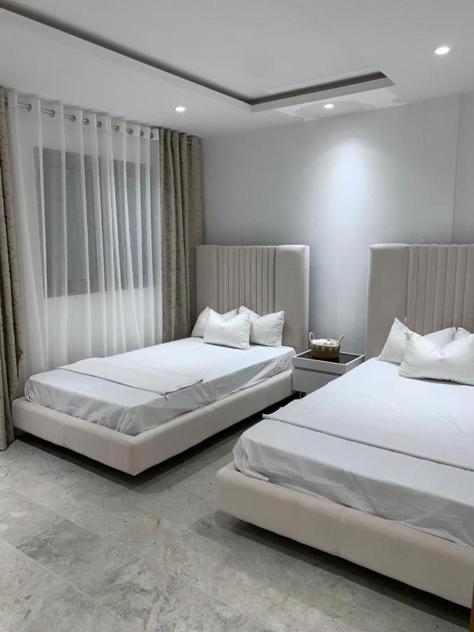 De Luxe, Marina A Proximite Villa
