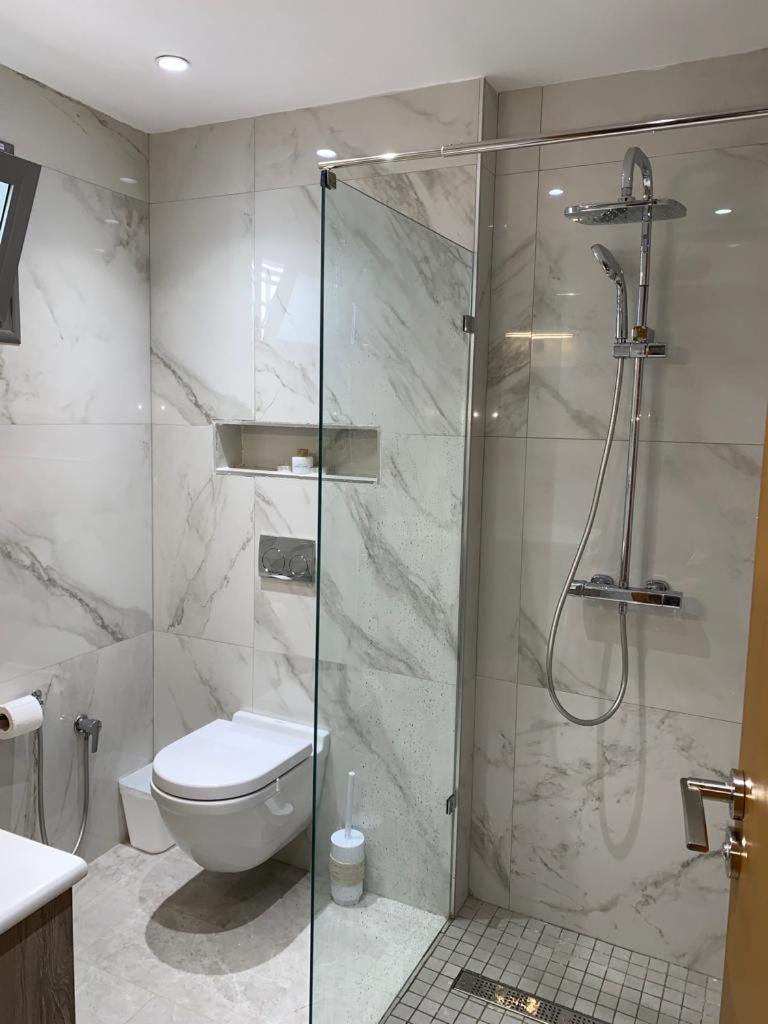 De Luxe, Marina A Proximite Villa