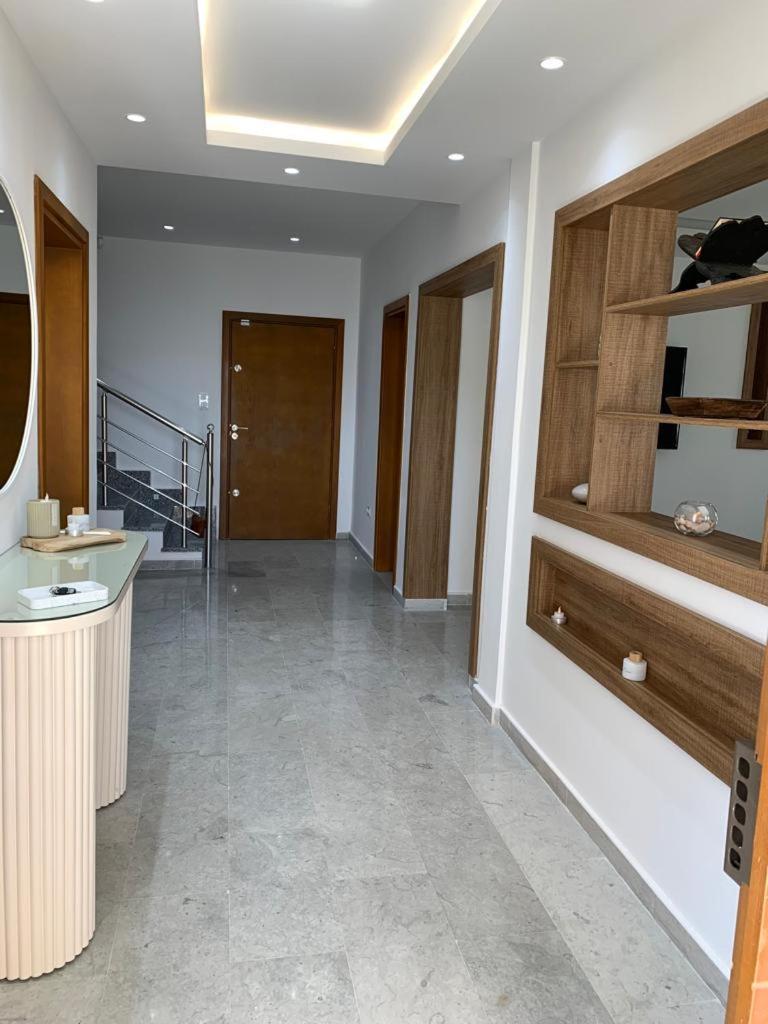 De Luxe, Marina A Proximite Villa